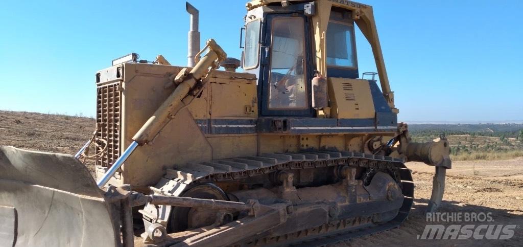 Komatsu D 85 E-21 Buldozer sobre oruga