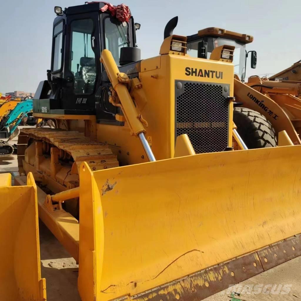 Shantui SD 16 Buldozer sobre oruga