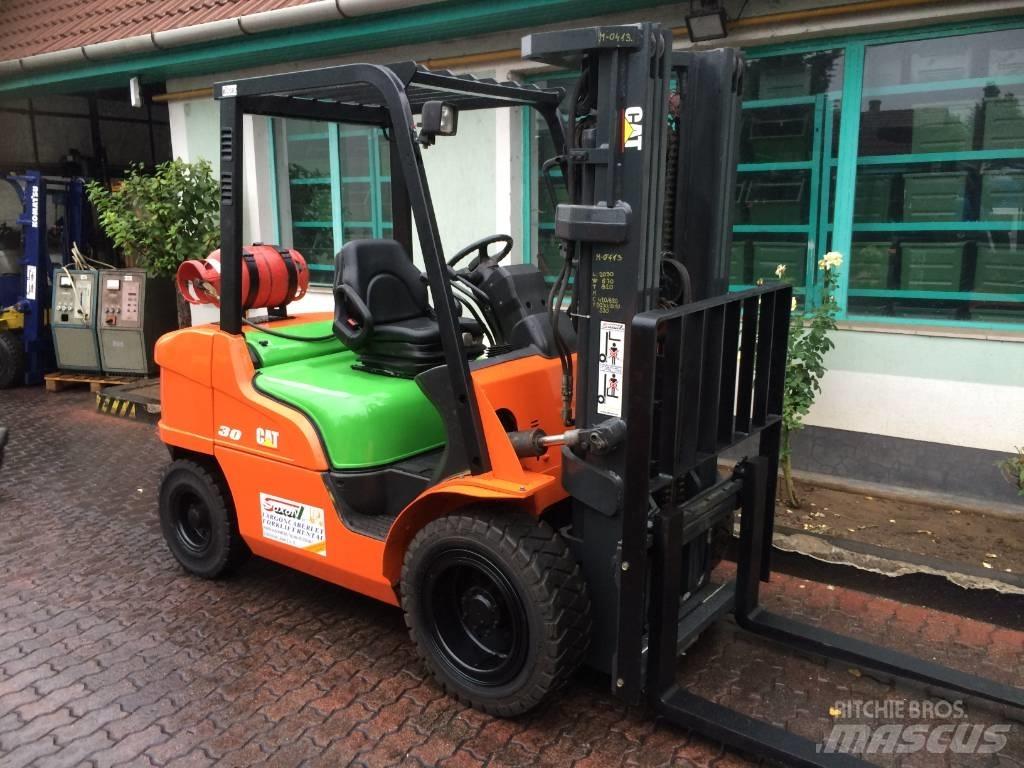 CAT GP 35 N V-2682 Carretillas LPG