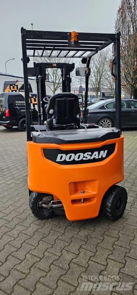 Doosan B 25 X-7 Carretillas de horquilla eléctrica