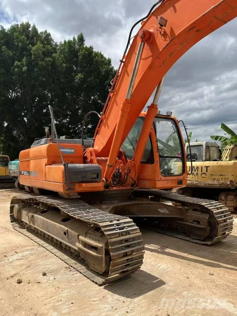 Doosan DX300 Excavadoras de cadenas