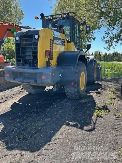 Komatsu WA200-8 Cargadoras sobre ruedas