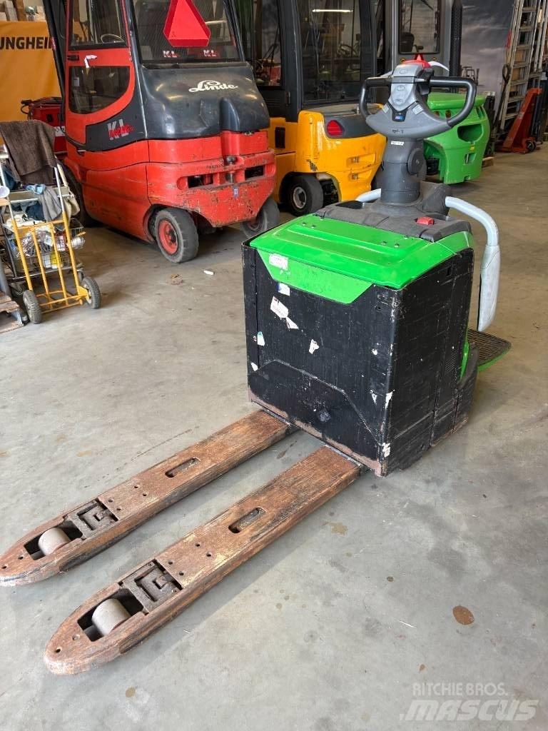 Cesab P322 Transpaletas Eléctricas con plataforma