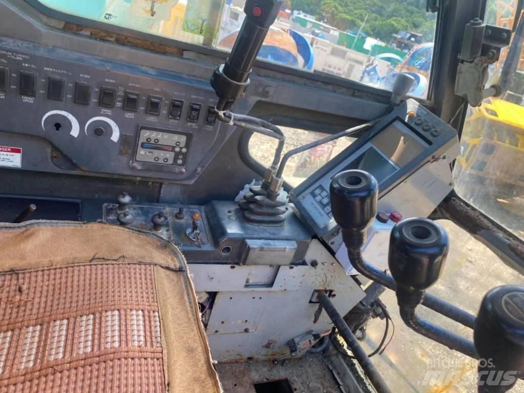 Kobelco CKE 2500 Grúas de oruga