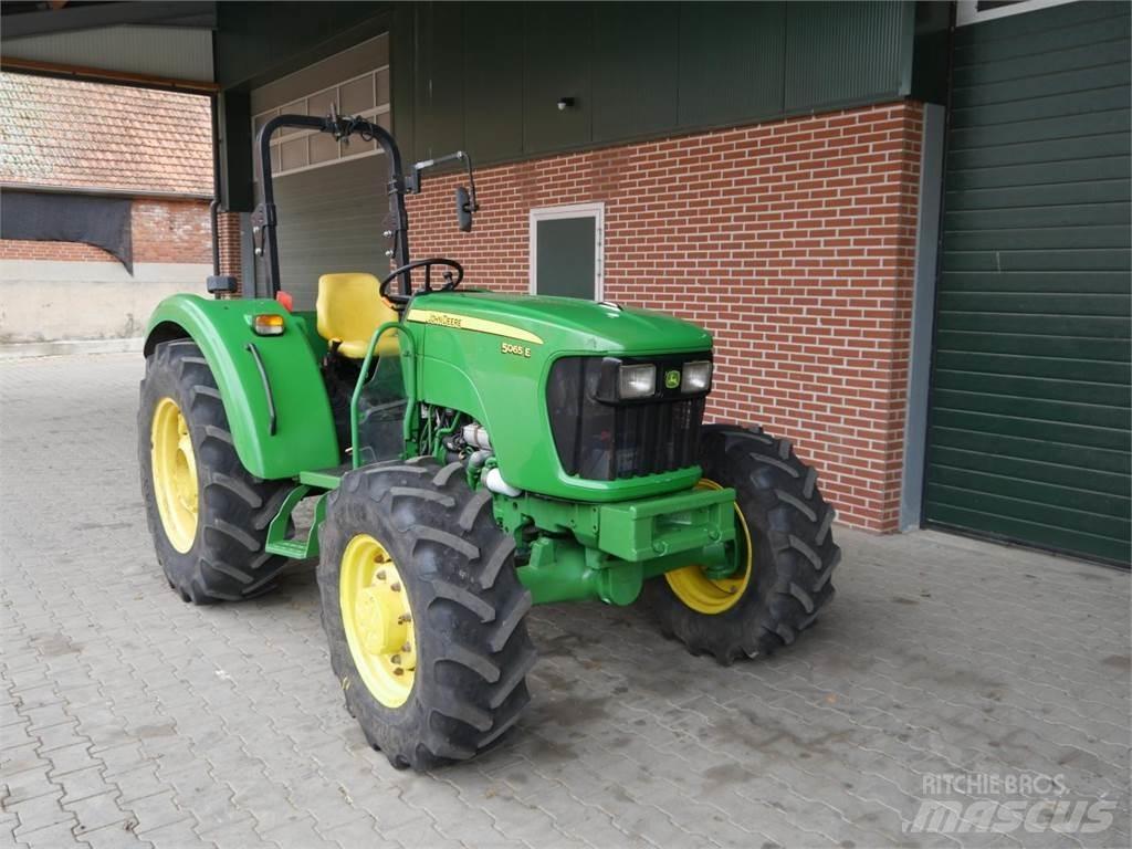 John Deere 5065E Tractores