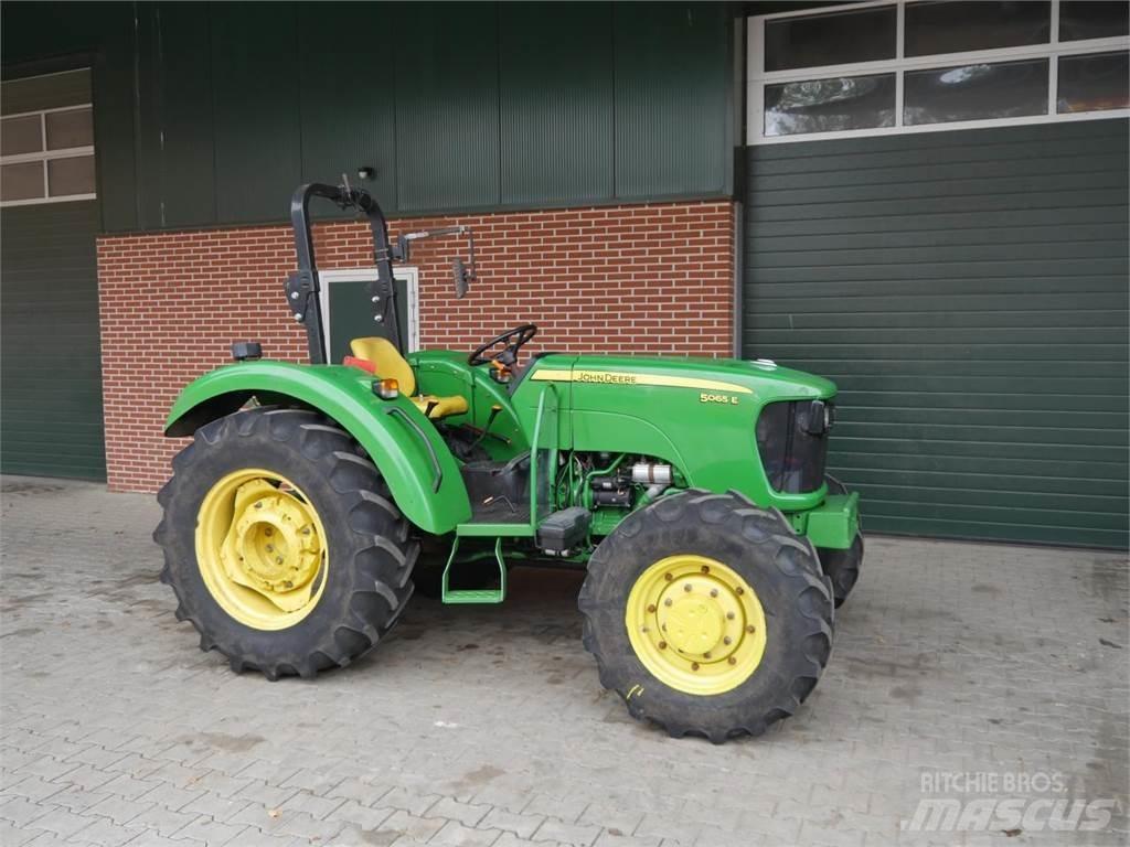 John Deere 5065E Tractores