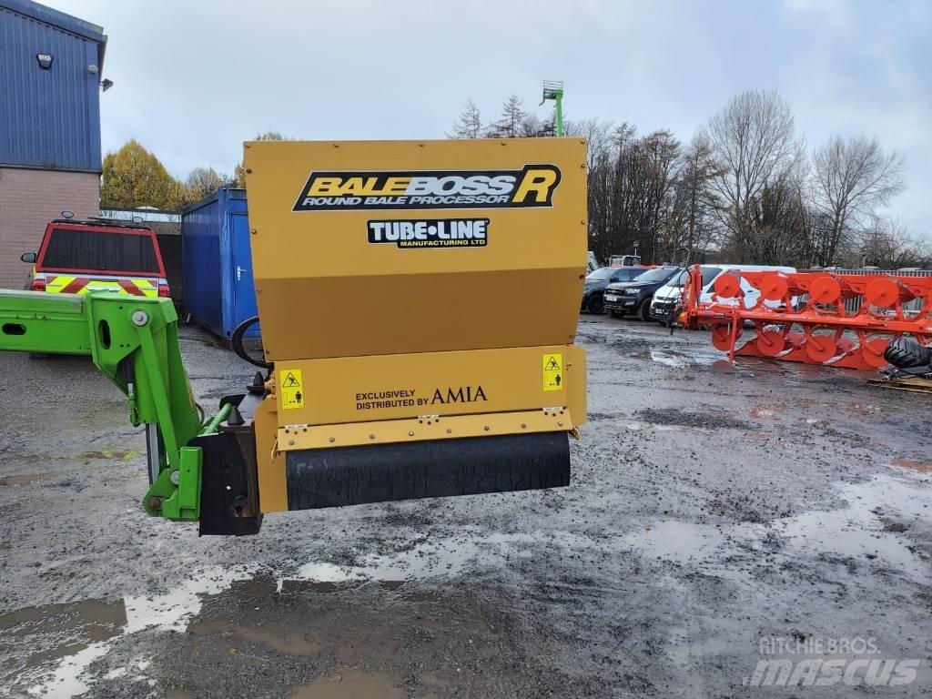  Bale Boss R 4500 Desmenuzadoras, cortadoras y desenrolladoras de pacas