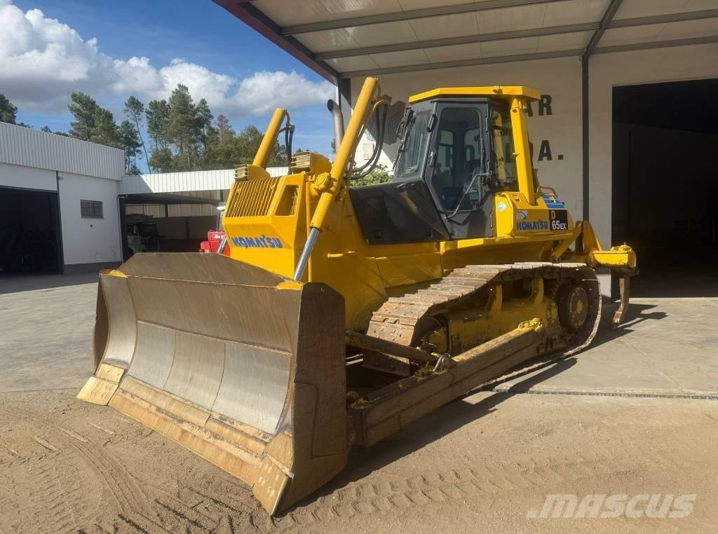 Komatsu D 65 EX 12 Buldozer sobre oruga