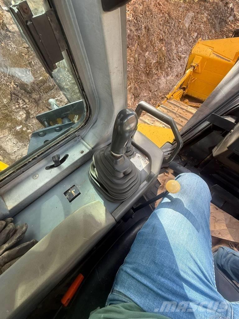 Komatsu D 65 EX 12 Buldozer sobre oruga