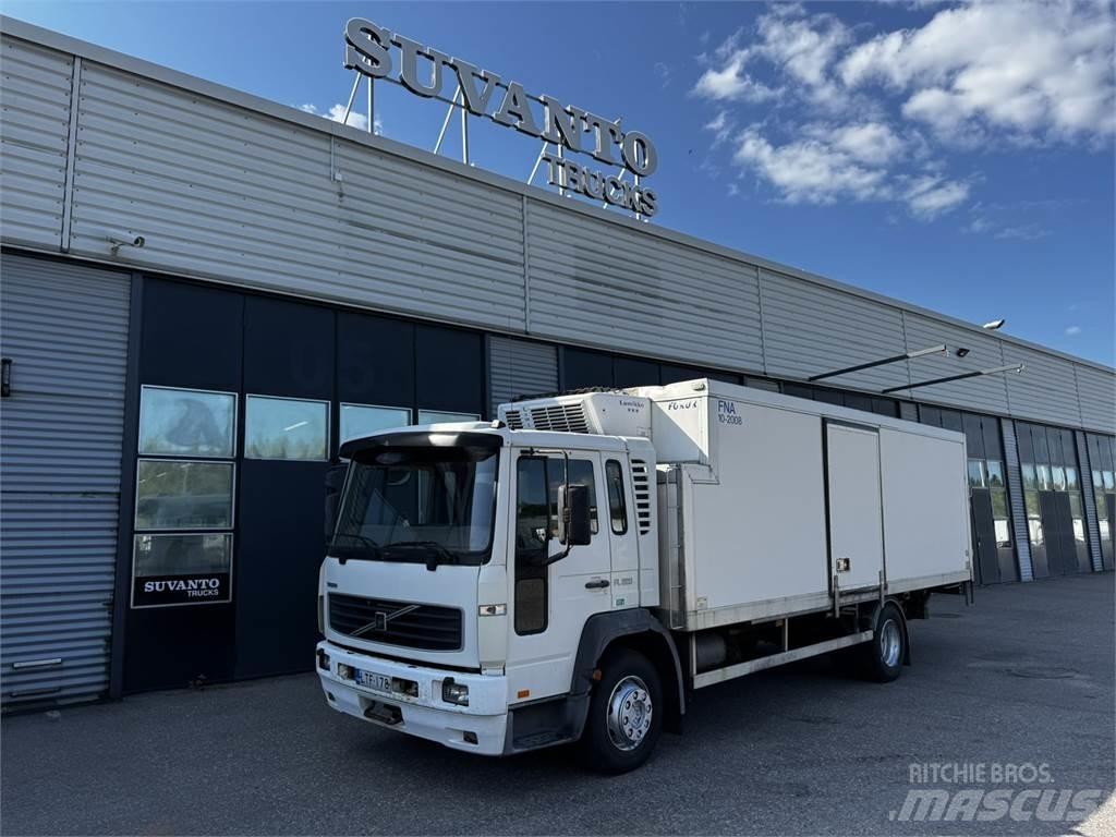 Volvo FL220 Camiones caja cerrada