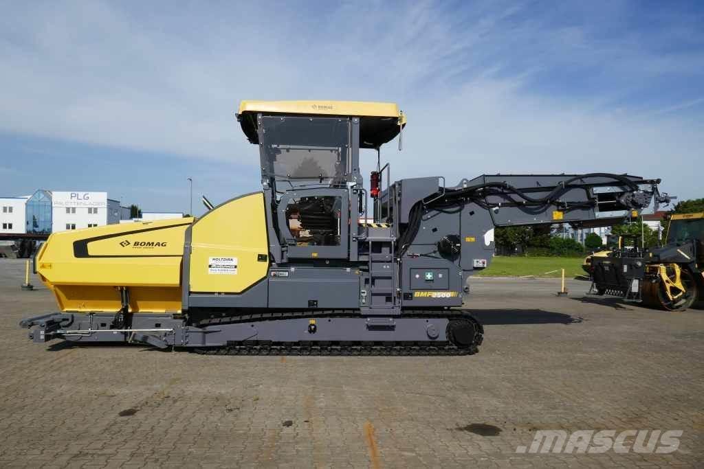 Bomag BMF 2500 M Alimentadores