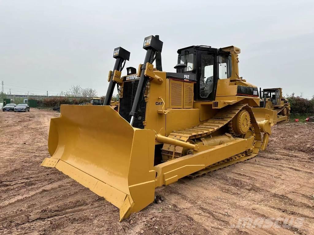CAT D8R Buldozer sobre oruga