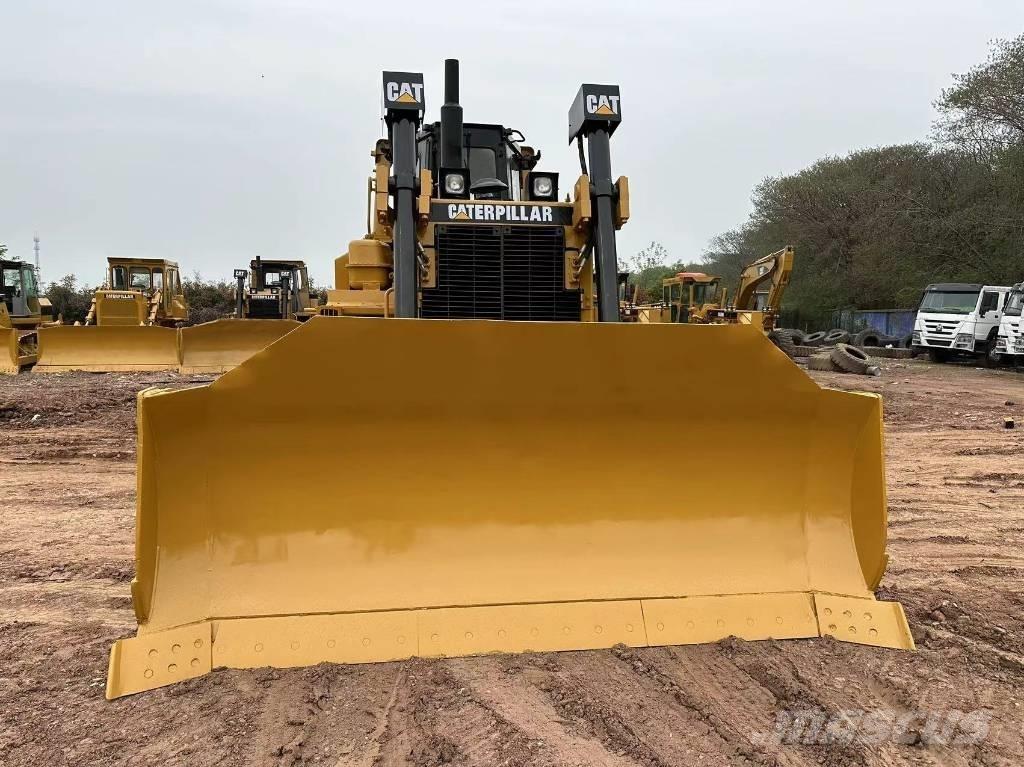 CAT D8R Buldozer sobre oruga