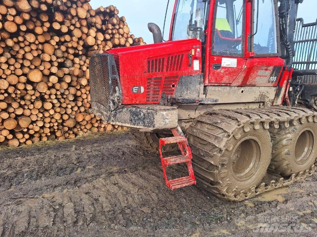 Komatsu 835 Autocargadoras