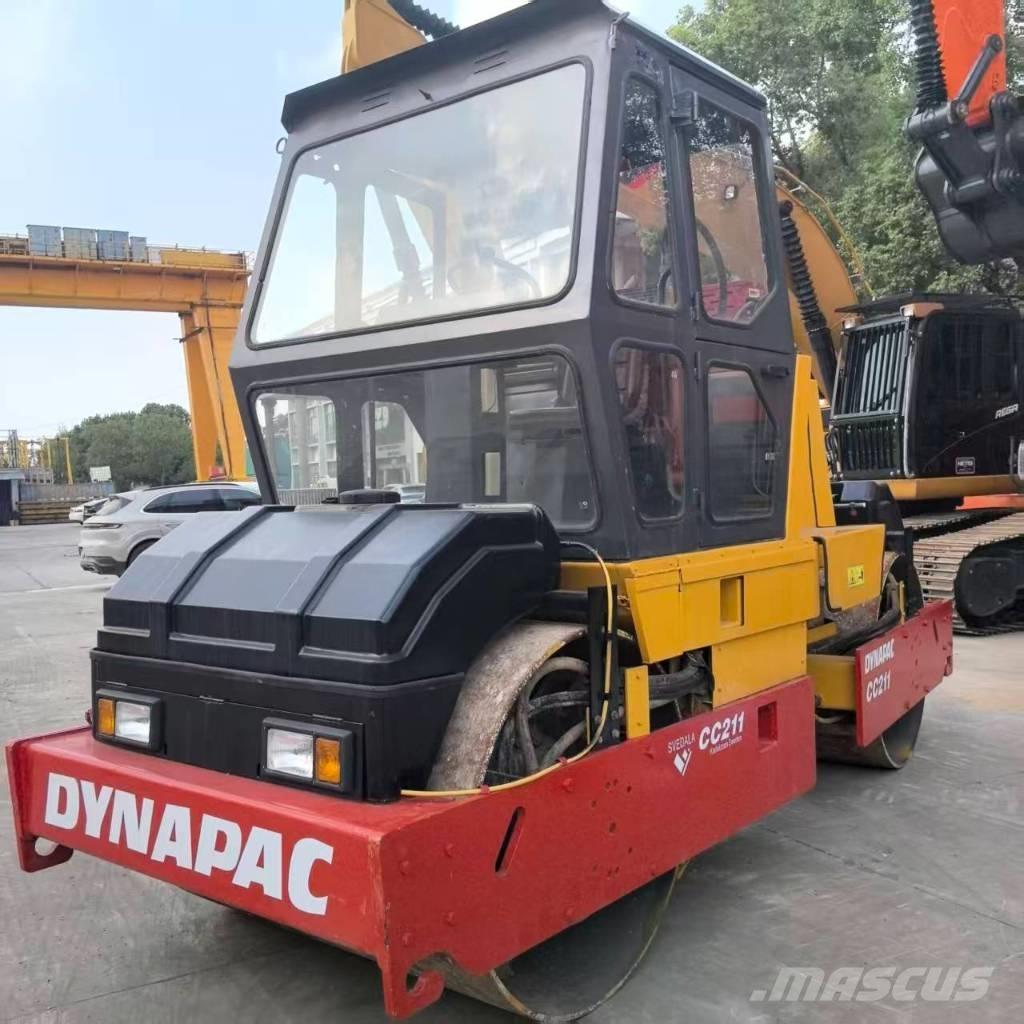Dynapac CC 211 Rodillos de doble tambor