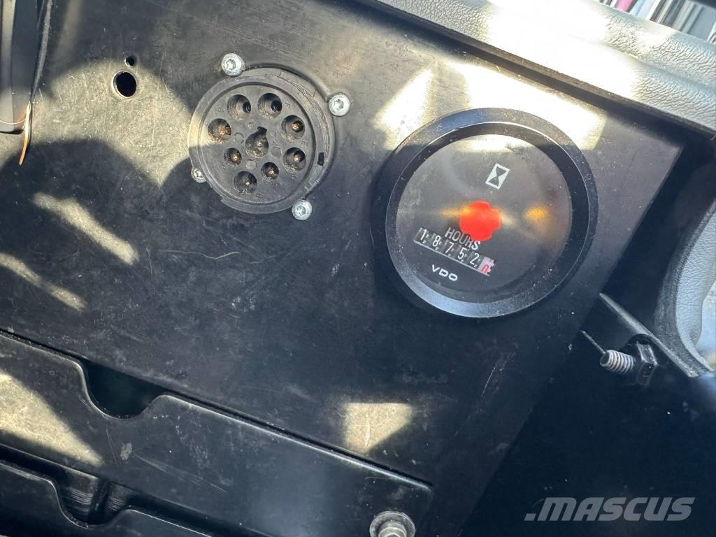 John Deere 1010 E Autocargadoras