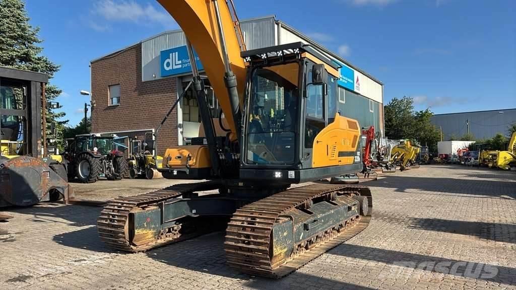 Hyundai HX220L Excavadoras especiales