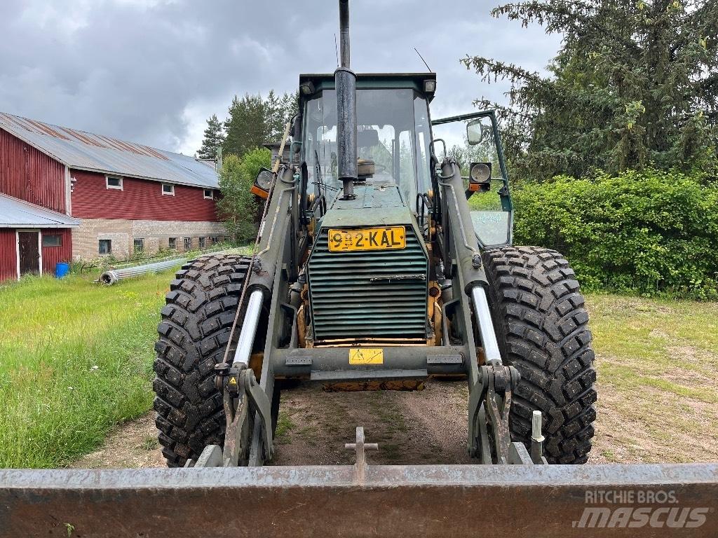 Lännen 740 Retrocargadoras