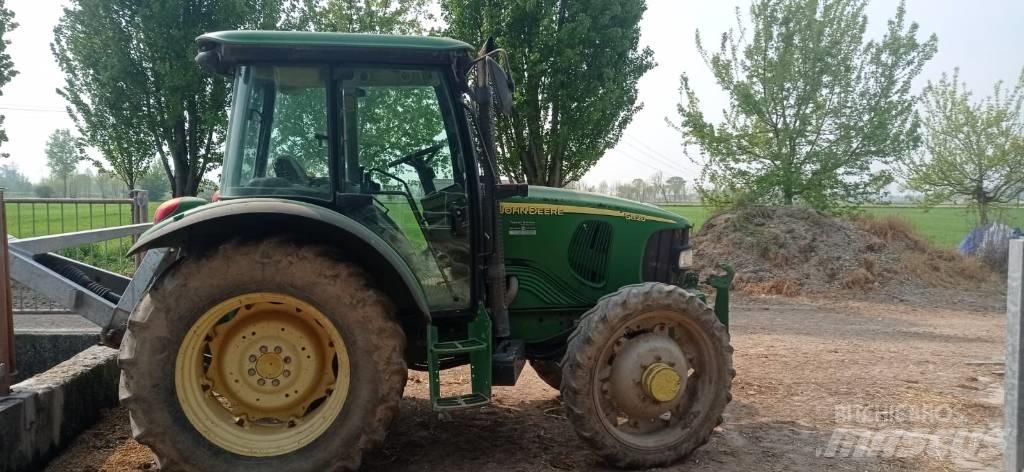 John Deere 5820 Tractores