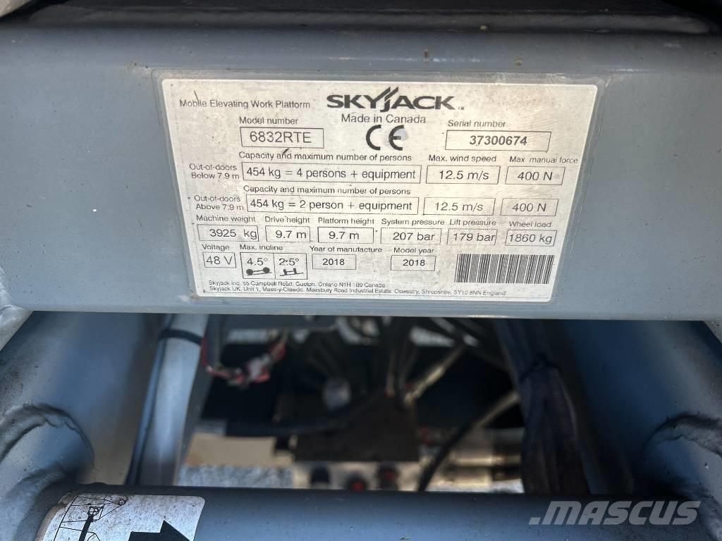 SkyJack SJ 6832 RTE Plataformas tijera