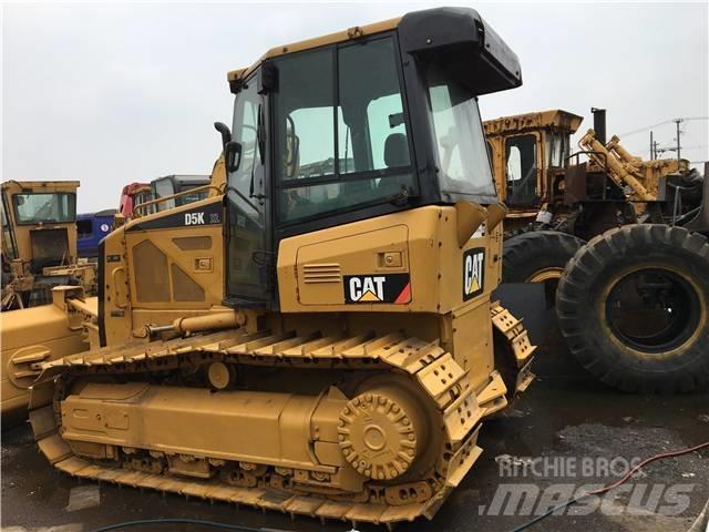 CAT D5K Buldozer sobre oruga