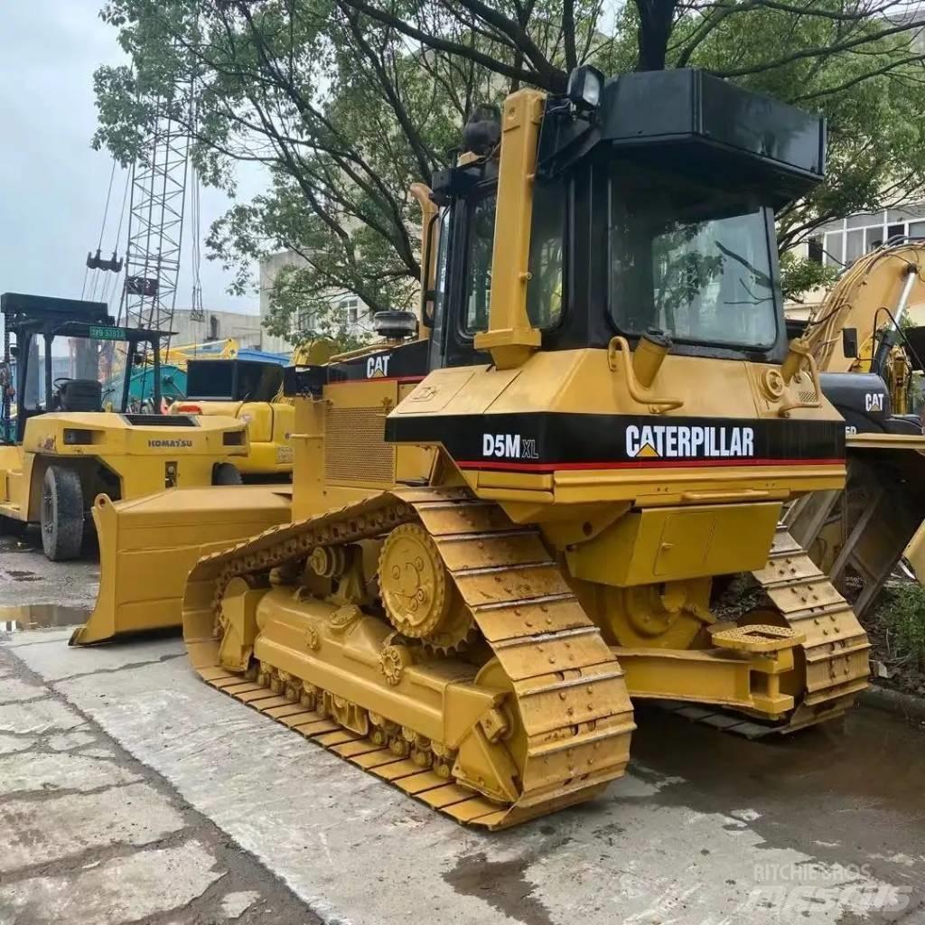 CAT D 5 M XL Buldozer sobre oruga