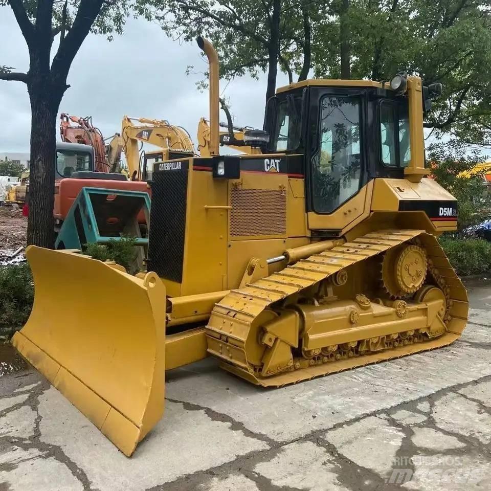 CAT D 5 M XL Buldozer sobre oruga