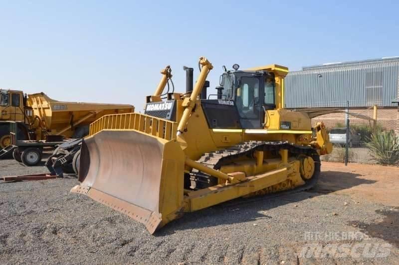 Komatsu D155-5 Buldozer sobre oruga