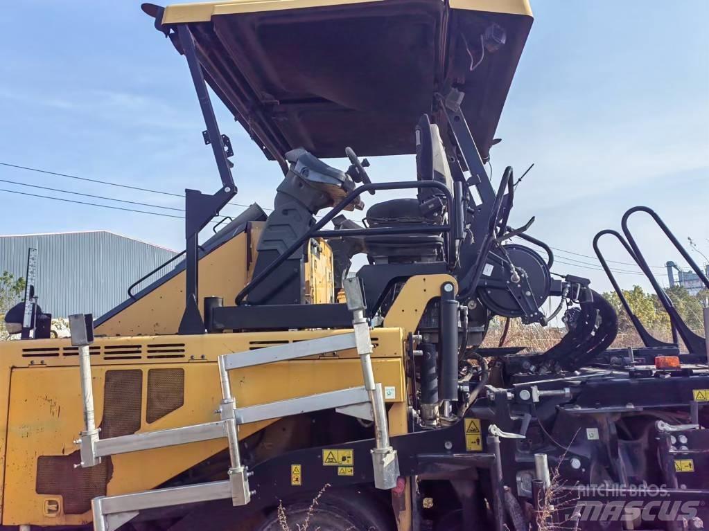 CAT AP655F Asfaltadoras