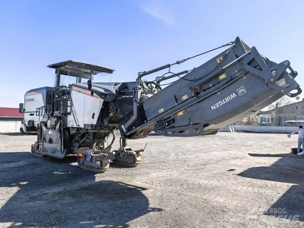 Wirtgen W 200 F Máquinas moledoras de asfalto en frío