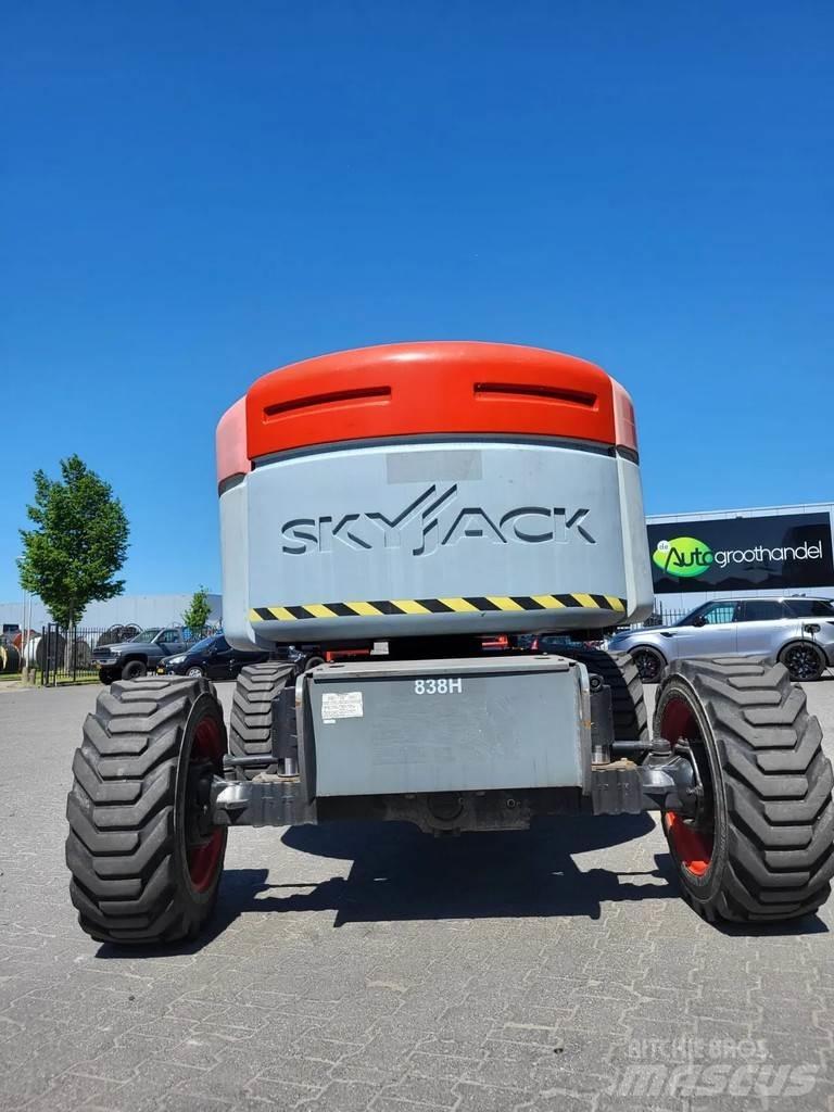 SkyJack SJ 46AJ Plataforma de trabajo articulada