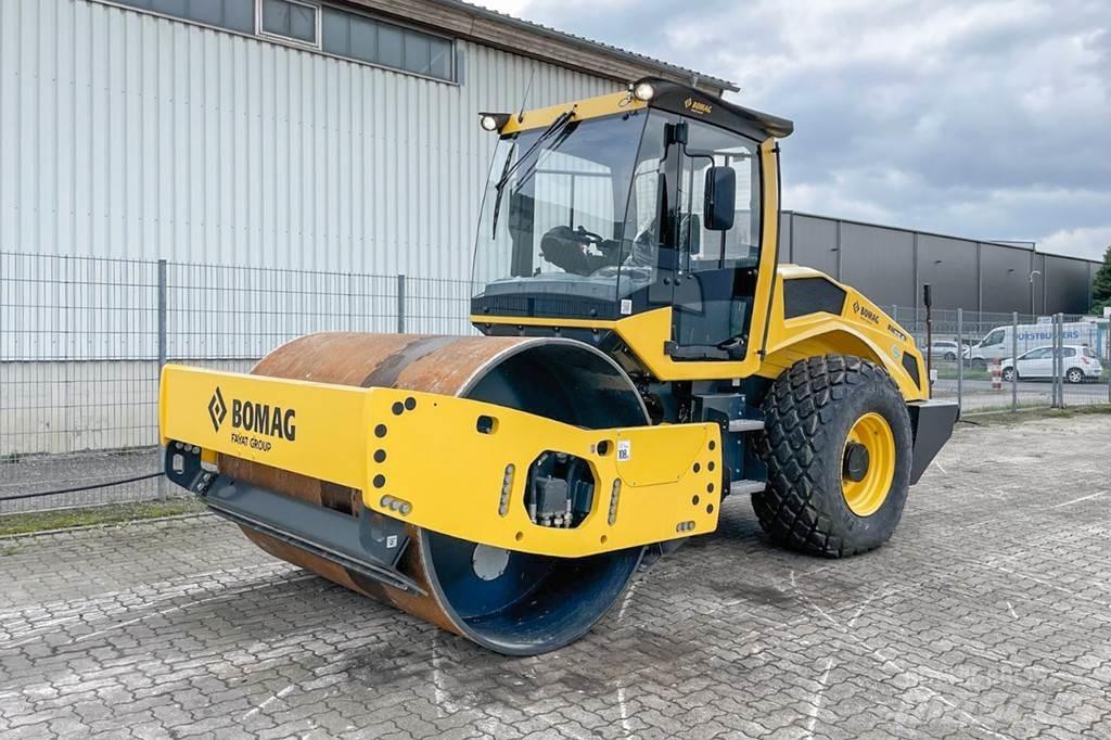 Bomag BW 213 D-5 Rodillos de un solo tambor