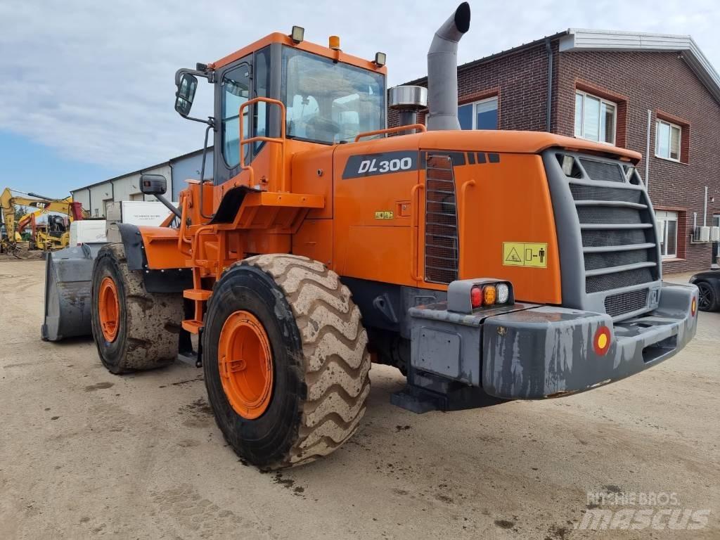 Doosan DL 300 Cargadoras sobre ruedas