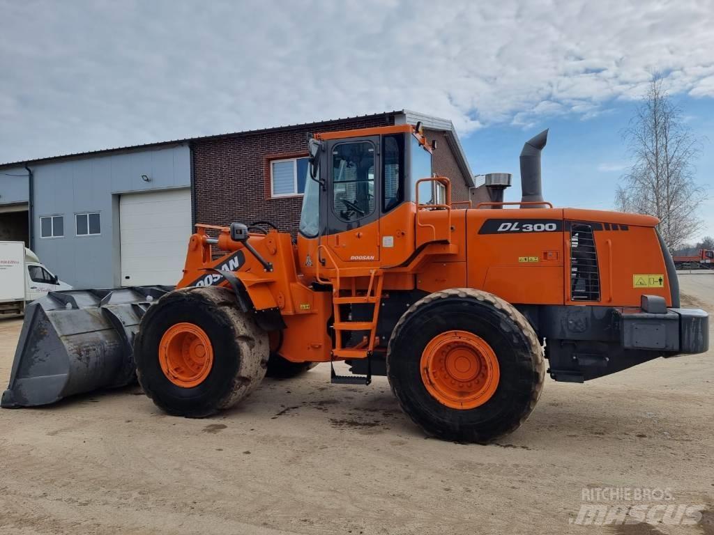 Doosan DL 300 Cargadoras sobre ruedas