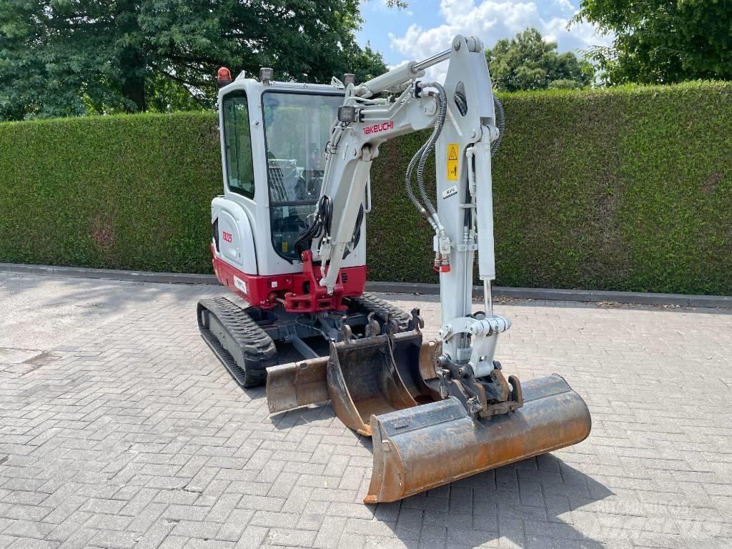 Takeuchi TB 225 Mini excavadoras < 7t