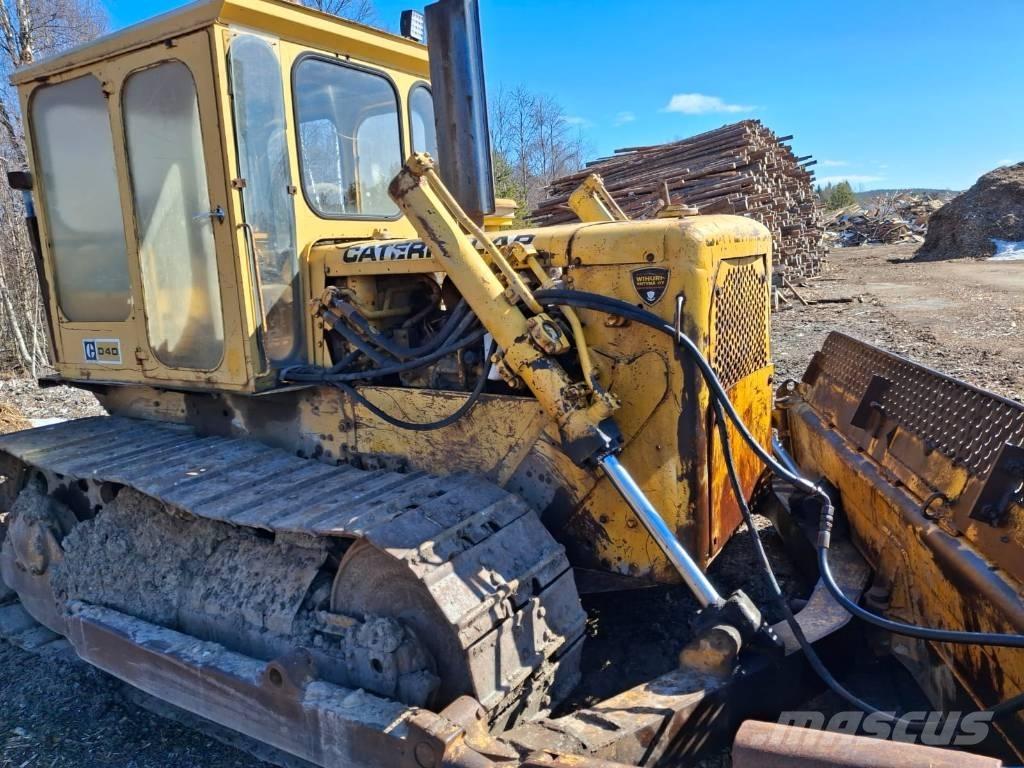 CAT D 4 D Buldozer sobre oruga