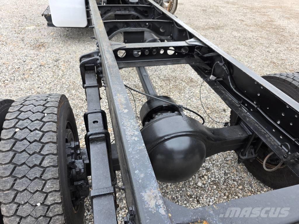 Hino 268 Camiones chasis