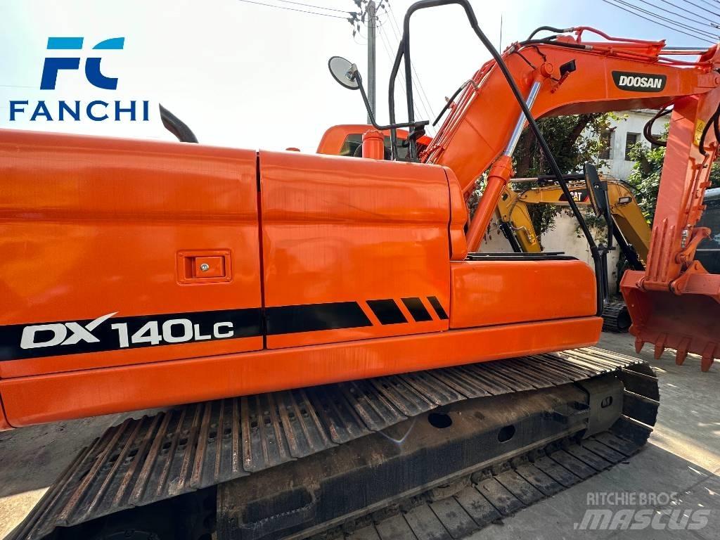 Doosan DX 140 LC Excavadoras de ruedas