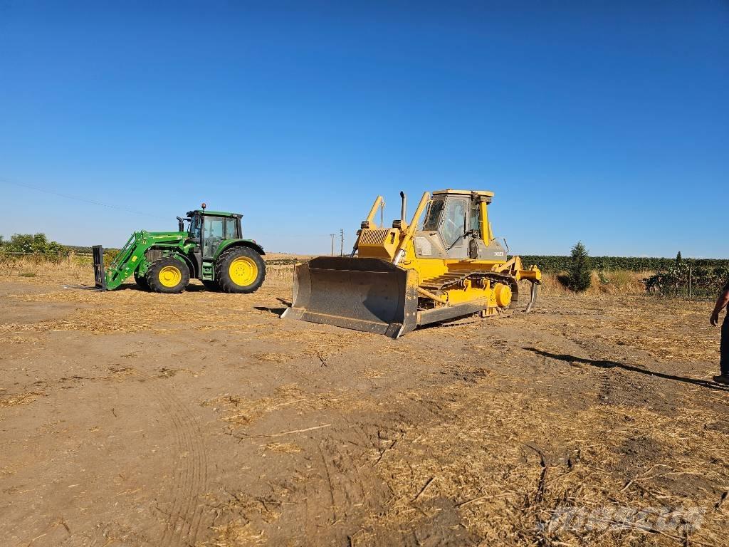 Komatsu D 65 EX 12 Buldozer sobre oruga