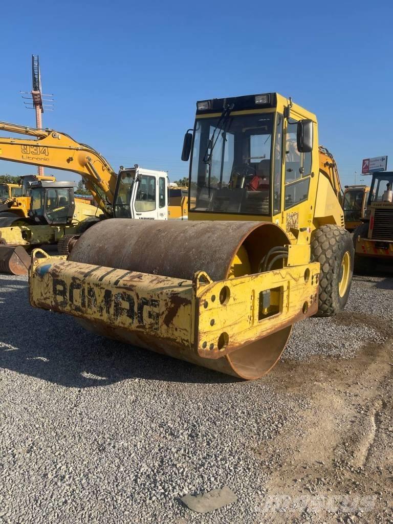 Bomag BW 213 D-3 Rodillos de un solo tambor