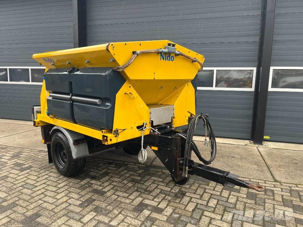 Nido Stratos Esparcidoras de arena y sal