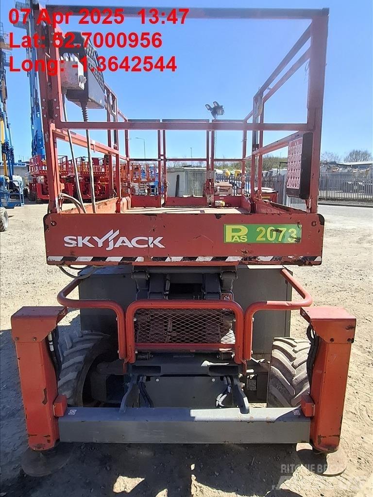 SkyJack SJ 6832 RT Plataformas tijera