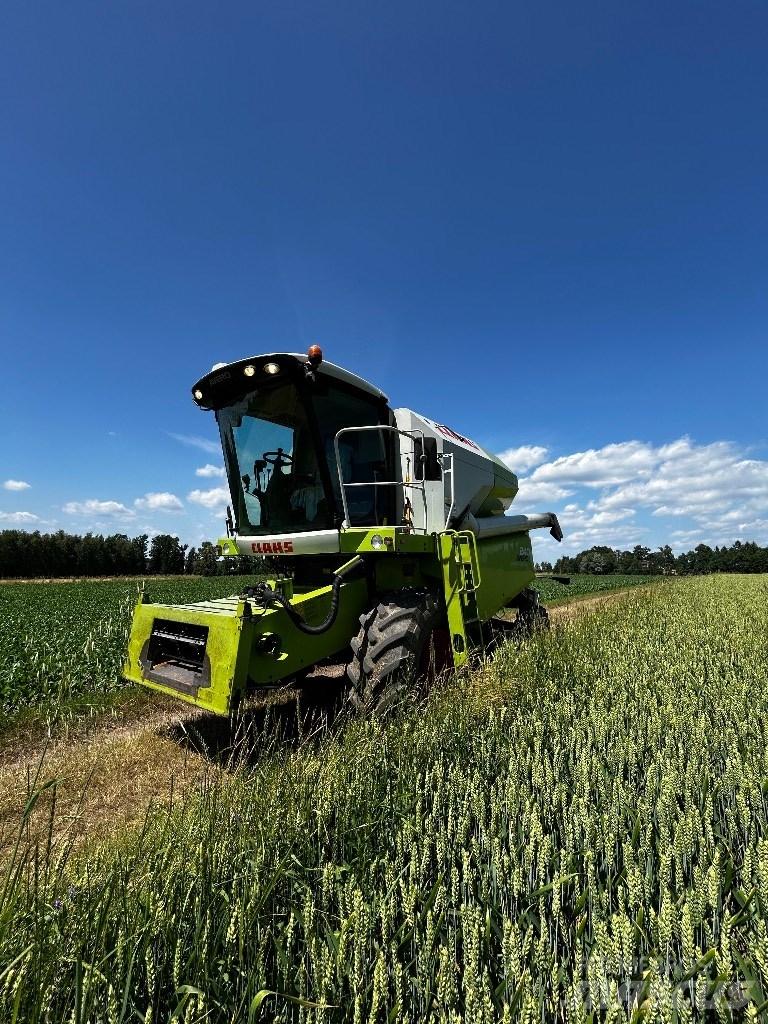 CLAAS Avero 240 Cosechadoras combinadas