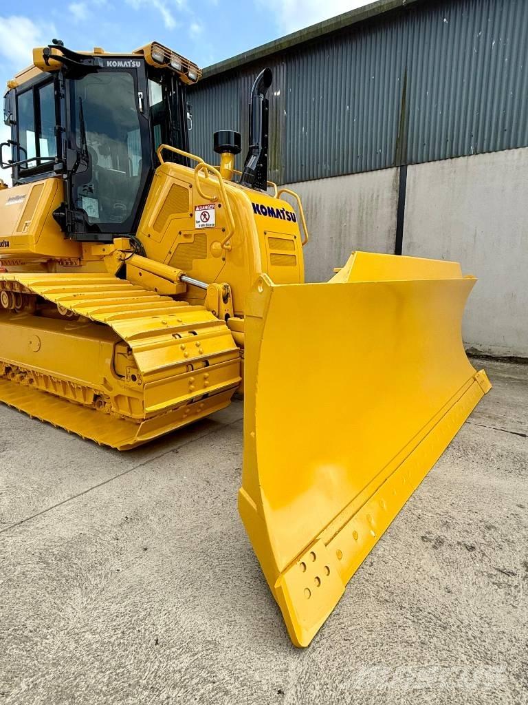 Komatsu D 61 PXi-24 Buldozer sobre oruga