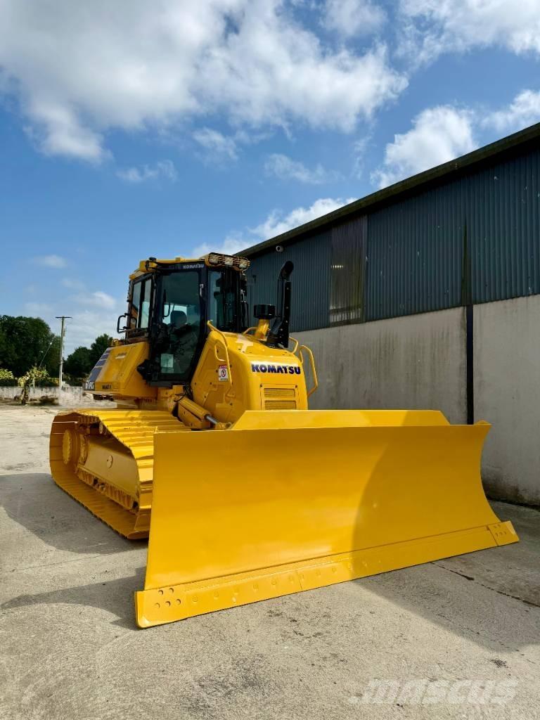 Komatsu D 61 PXi-24 Buldozer sobre oruga