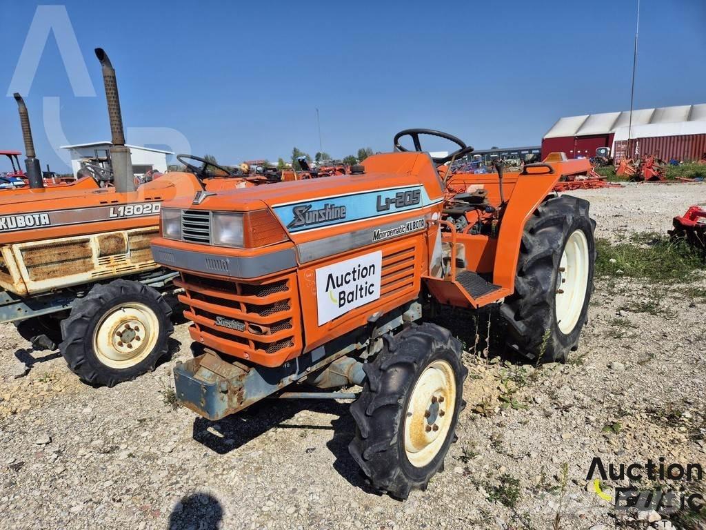 Kubota L1-205D Tractores