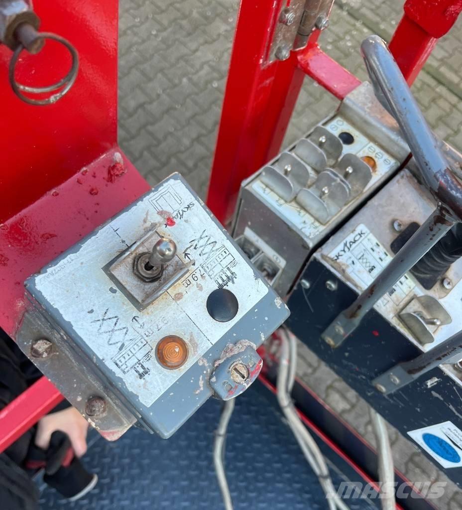 SkyJack SJ 6832 RT Plataformas tijera