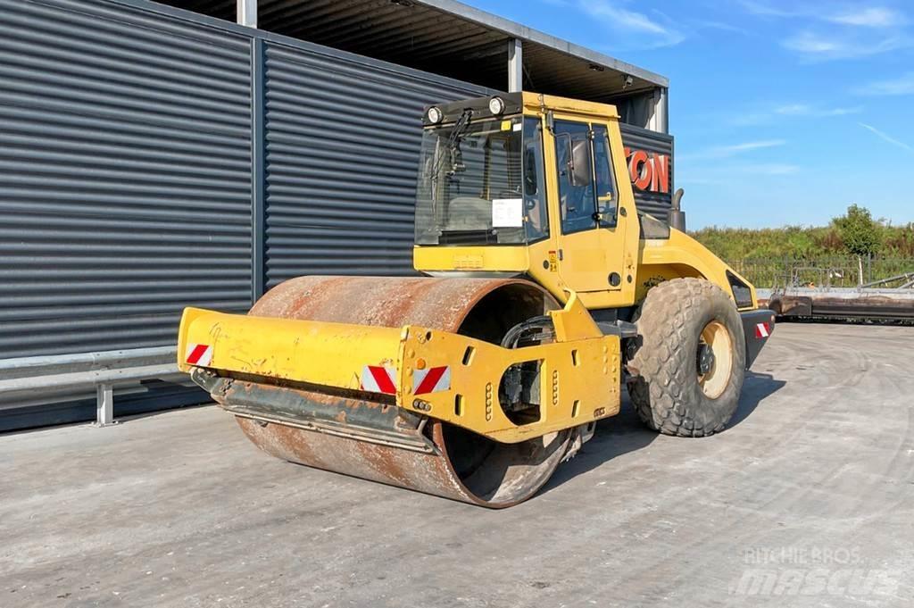Bomag BW 213 DH-4 Rodillos de un solo tambor