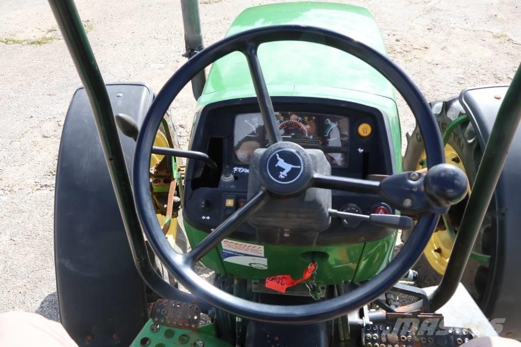John Deere 5400 Tractores