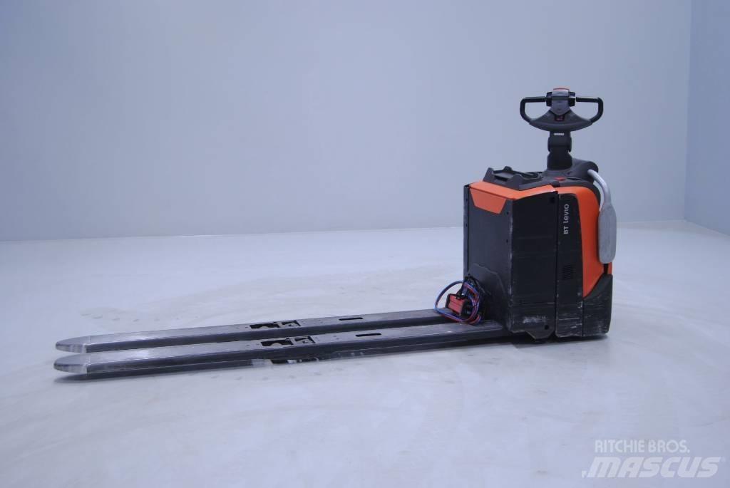Toyota LPE200 Transpaletas Eléctricas con plataforma